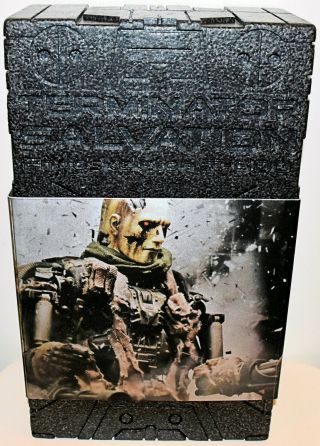 Hot Toys - Mms104 - Terminator: Salvation - T - 600 Weathered Rubber Skin Version