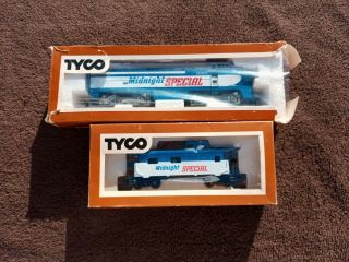 Tyco Midnight Special No.  1060 Electric Engine Train & Caboose Ho Scale