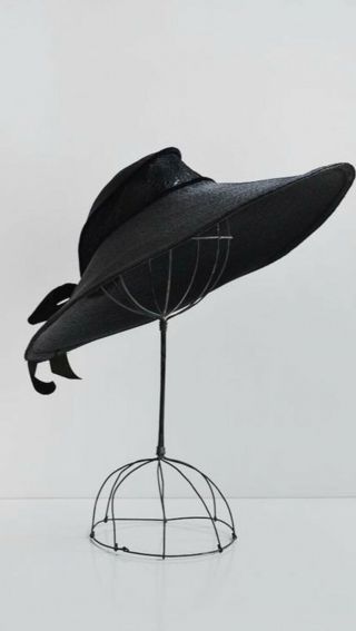 Vintage 1930s black wide brim straw hat with velvet bow 2