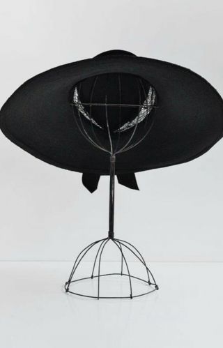 Vintage 1930s black wide brim straw hat with velvet bow 3