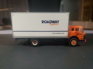 Athearn 27652 Ho Ford C Box Van Roadway Express Trucking 23342 Truck