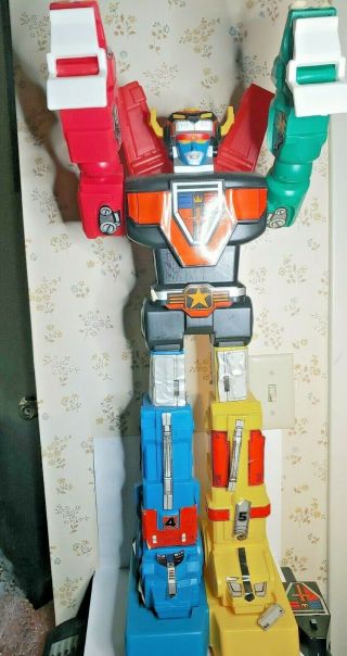 Voltron Giant Commander 25” Motorized RC 1984 LJN Toys,  Made in USA,  No Sword 2