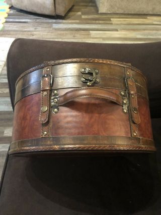 Vintage Hat Box Leather Outside And Wood Inside.  Cindition