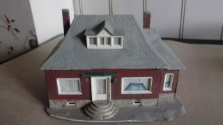 Built Ho Scale Kibri 1 1/2 Story Brick House In