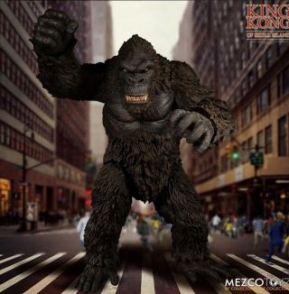 Mezco Ultimate King Kong Of Skull Island 18 - Inch Action Figure