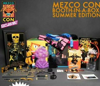 Mezco One:12 Collective Booth In A Box Gomez Clad Of The Golden Dragon Exclusive