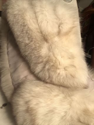 Vintage Ivory Off - White Fox Fur Shoulder Wrap Cape Stole w/ Hook Closure - 3