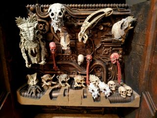 Neca Predator 2 Trophy Wall Diorama Complete With Extra Skulls And Box