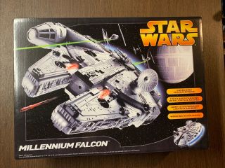 Star Wars Millennium Falcon - Toys R Us Exclusive - Vintage Style -