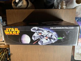 Star Wars Millennium Falcon - Toys R Us Exclusive - Vintage Style - 6
