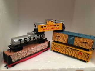 Ho Set Of 5 - Includes 2 Cattle Cars,  1 Tanker,  1 Flat Car & 1 Caboose - See Photos
