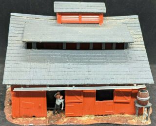 Old Time Barn,  Farm,  Stable.  Ho Scale Plastic Building,  Vintage.  Brown