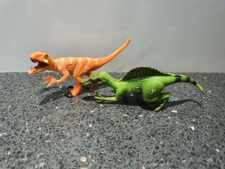 Jurassic Park Rare Toys R Us Battlers Spinosaurus Vs Velociraptor Dinosaurs