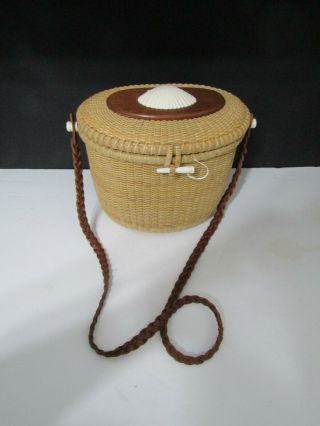 Vtg Nantucket Basket Purse With Scallop Shell Leather Strap
