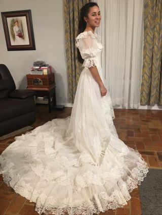 Stunning Vtg Lace Trim Wedding Dress W Train,  Size 6,  Taiwan,  Mori Lee ?