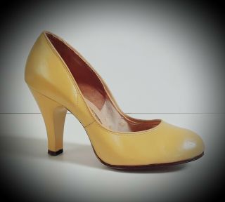 Authentic 40s Vtg Yellow / Chartreuse Rounded Toe High Heel Shoes Size 6.  5 / 7