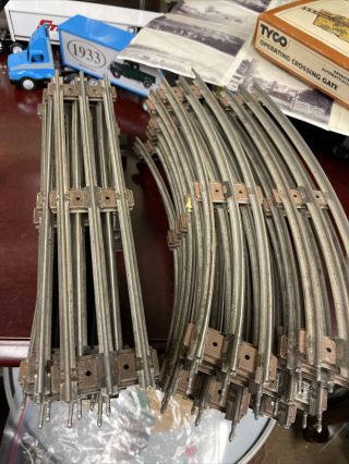 Lionel Track 16 Curves 21 - 9” Track 7 - 18” Track 1 - Cross Over 1 - 5121 Switch 1 - 5122
