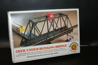 Vintage Bachmann HO Scale Electric Train Over/Under Blinking Bridge Item 46222 2