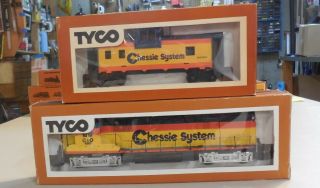 Tyco C&o Diesel 4301 And C&o Caboose - -