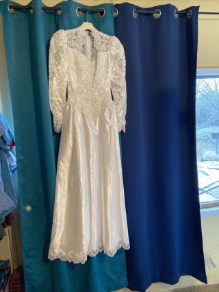 Vintage Wedding Dress Sz 4 Estate Find Long Train Gorgeous Dress