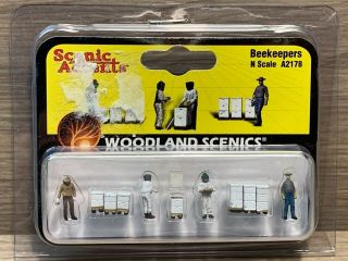 N Scale Woodland Scenics Beekeepers A2178 - Bee Hive Boxes,  4 People