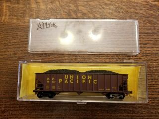 Atlas N Scale Freight Train Car,  Union Pacific 90 Ton Hopper With Load Up 18137
