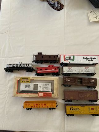 Small Scale Vintage Train Set Of Cars No Engine.  Tyco & Various