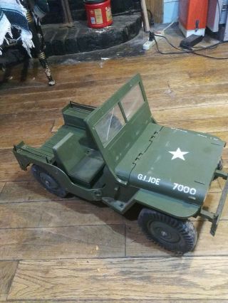 Vintage 1960’s Hasbro Gi Joe 7000 Green Army Jeep Battery Operated 12” Figures