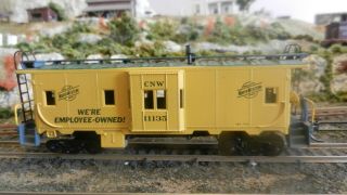 Athearn Vintage Ho Bb Chicago North Western Bay Window Caboose,  Upgraded,  Exc.