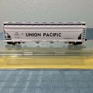 Atlas “n” Gauge 3701 Center Flow Union Pacific Rr Up 24023 Hopper Car