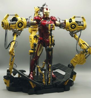 Hot Toys Iron Man Mark Iv 4 With Suit Up Gantry Diecast
