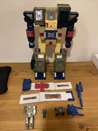Transformers G1 Vintage Japanese 1987 C - 114 Fortress Maximus - Figure
