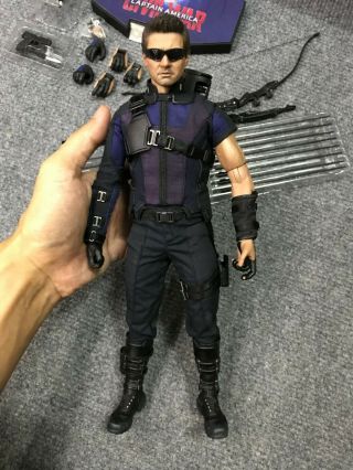1/6 Hot Toys Mms358 Captain America Civil War Hawkeye Jeremy Renner Figure