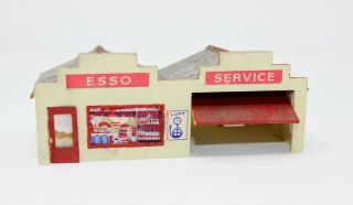 Ho Scale - Esso Gas / Service Station - Pre - Built (92)