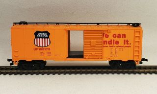 Bachmann Ho Scale 40 Ft.  Box Car Operating Doors Union Pacific Up 168178