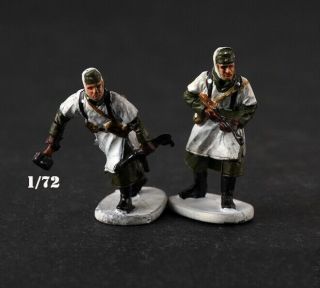 1:72 Scale Two Wwii German Soldiers Figures In Winter Combat Uniform Model