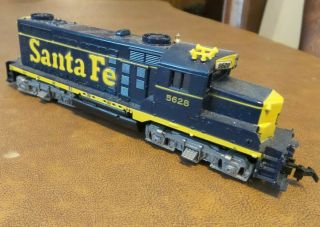 Ho Scale Tyco Santa Fe Diesel Locomotive - Runs Well - Needs Rails Added.
