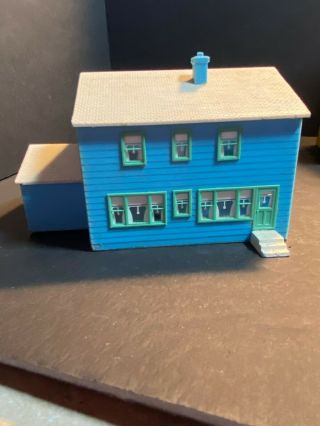 Ho Train Building - Two Story House With Attached Garage Model 302