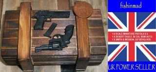 1:6 Miniature Firearm Collectors Pistols S&w 357 Magnum.  50 Desert Eagle Diorama