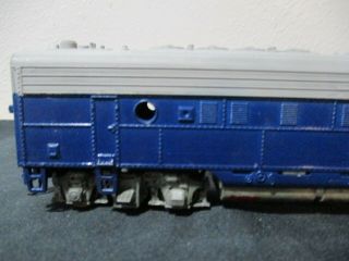 VINTAGE HO SCALE BLUE AND GRAY ENGINE USES BANDS TO TURN THE WHEELS 3