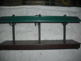 Lionel 156 Passenger Stand And Lamp Posts