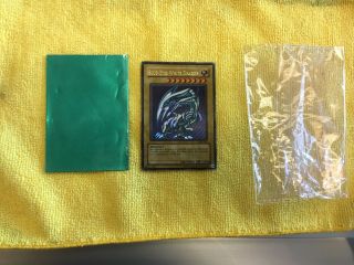 1996 Yu - Gi - Oh Blue - Eyes White Dragon Card Sdk - 001
