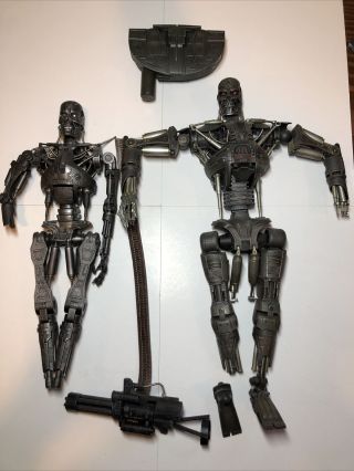 Hot Toys Terminator T - 700 Endoskeleton 1/6th Scale Figure And Unknown Figure