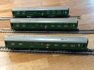 3 X Southern Region Coaches Br Green.  Model Railway Hornby