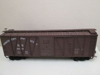 Ho Scale Accurail Northern Pacific Rr 40 