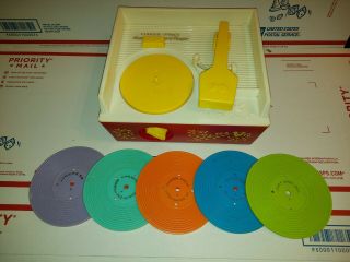 1971 Vintage Fisher Price Music Box Toy Record Player 995 W/5 Discs Great