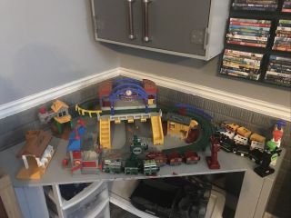 Geotrax Grand Central Station Remote Control Train Set W/ 6trains,  And Much More