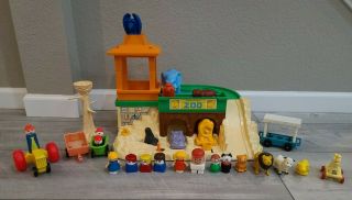 Vintage 1984 Fisher Price Little People Play Family Zoo 916 Animals,  People