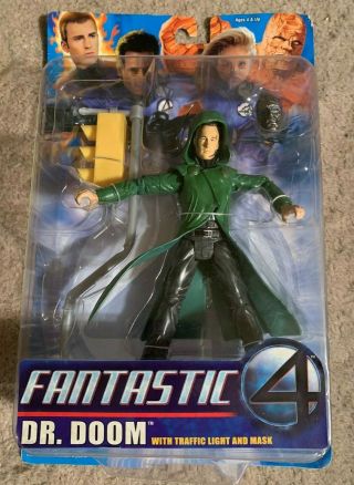 Fantastic Four: Dr.  Doom Figure With Traffic Light And Mask (toybiz 2005) Noc