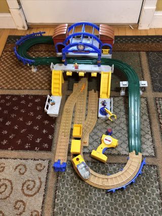 Fisher Price Geotrax Grand Central Station With Remote Control Train 3 Figures